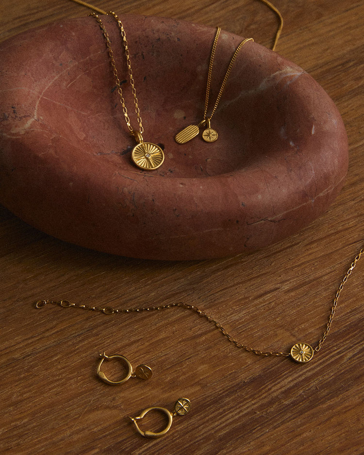 Kirstin Ash - Wander Cluster Necklace Gold
